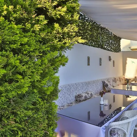 Kiraz Butik Bed & Breakfast Alacati