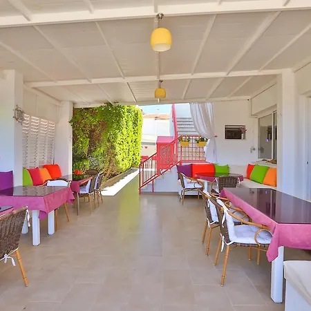 Bed & Breakfast Kiraz Butik Alaçatı